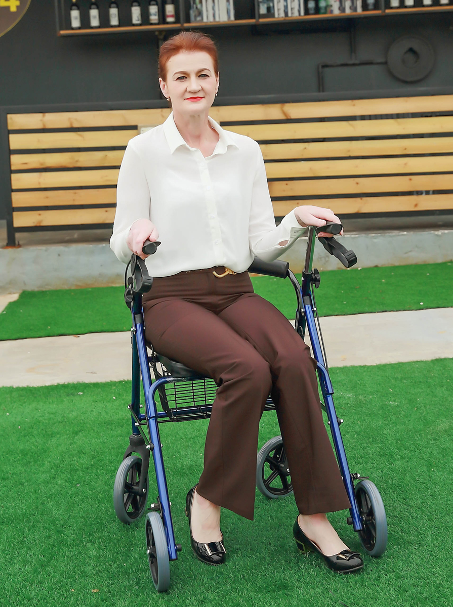 MW-4500 Foldable Rollator with Lock Brakes